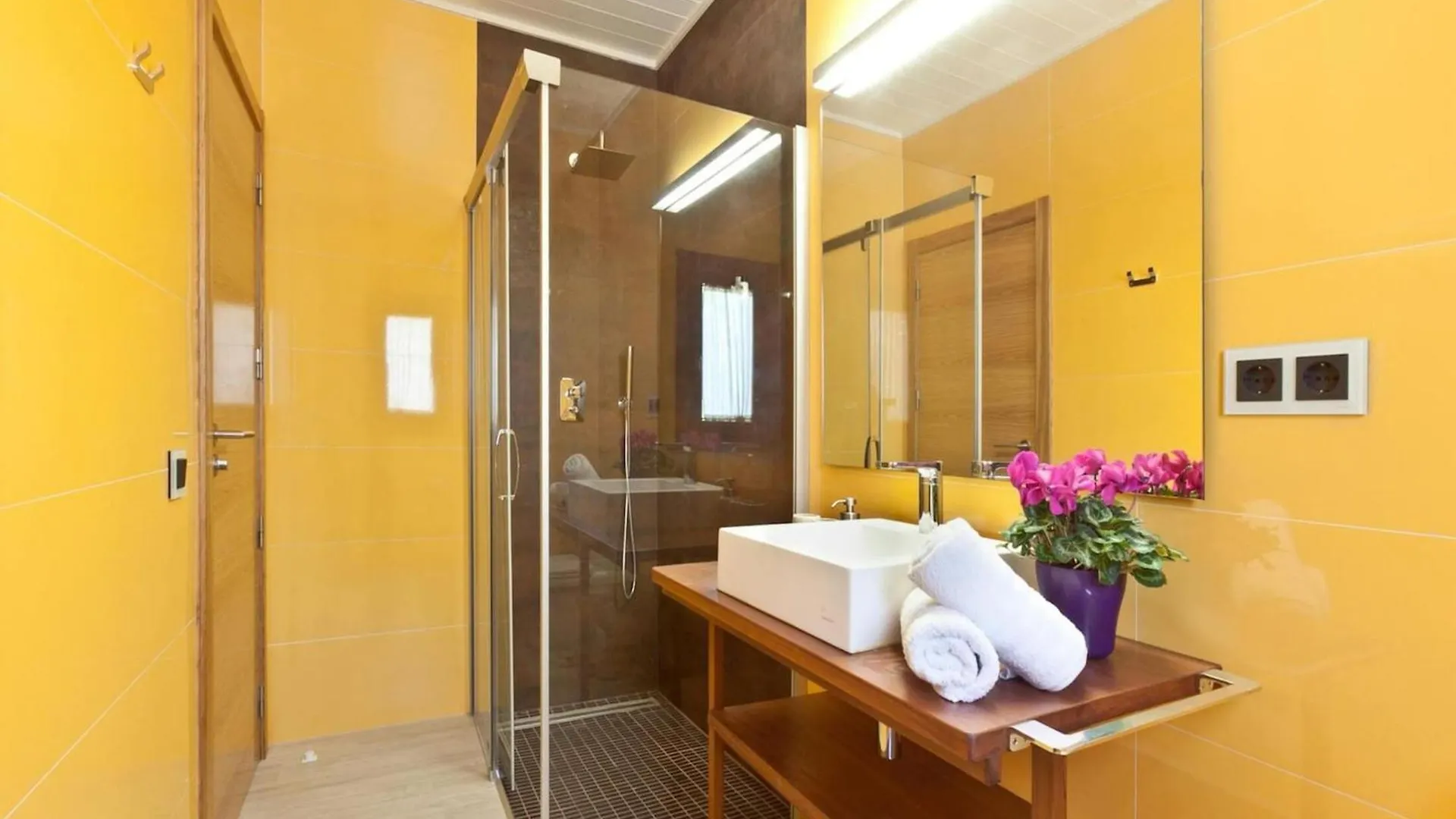 Beachfront Villa With Saltwater Pool Sant Josep de sa Talaia