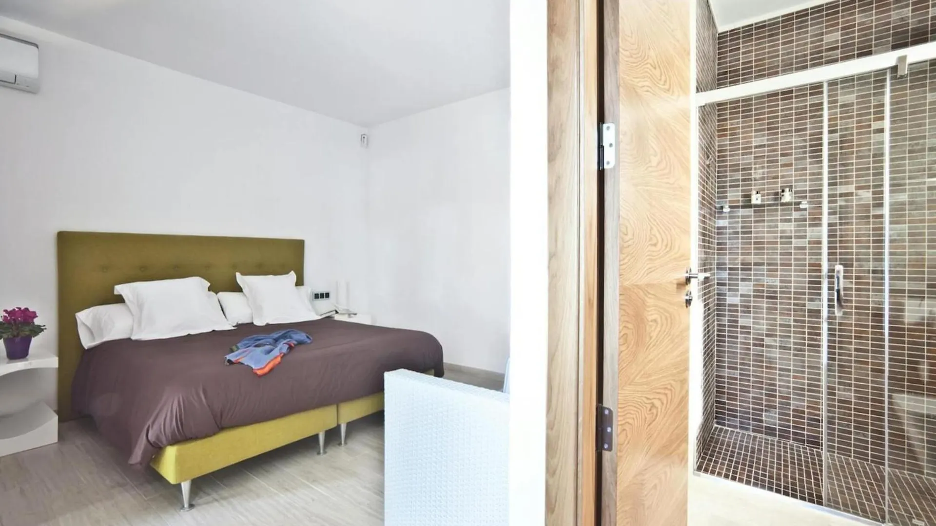 Beachfront Villa With Saltwater Pool Sant Josep de sa Talaia