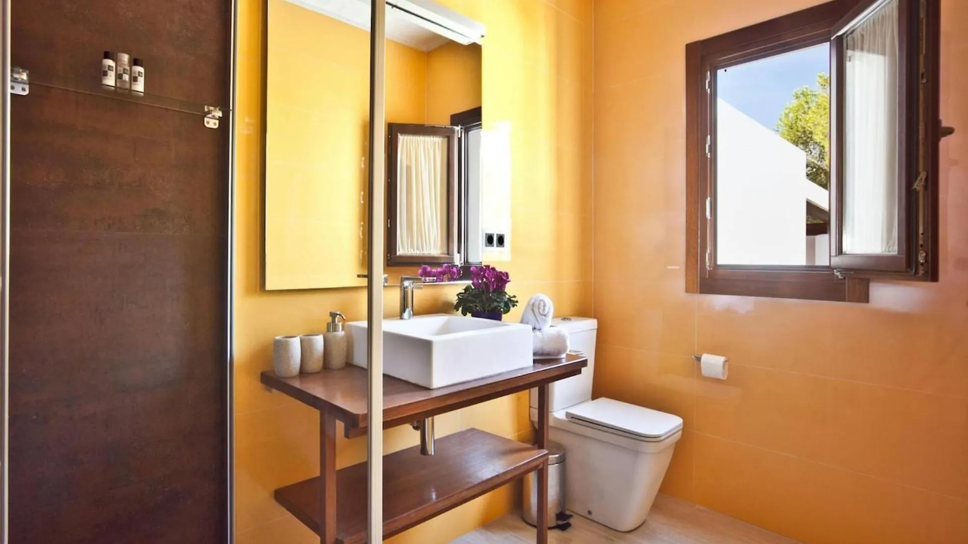 Beachfront Villa With Saltwater Pool Sant Josep de sa Talaia