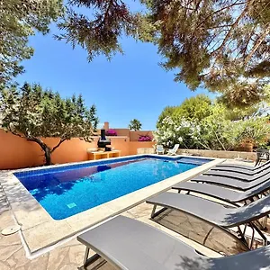 Tomas Villa